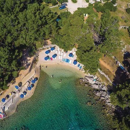Lovely Apartment In Veli Losinj With Kitchen Exterior photo