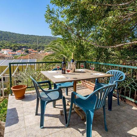 Lovely Apartment In Veli Losinj With Kitchen Exterior photo